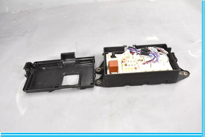 02-05 Lexus Z40 SC430 Rear Trunk Boot Luggage Room Fuse Relay Junction Box OEM