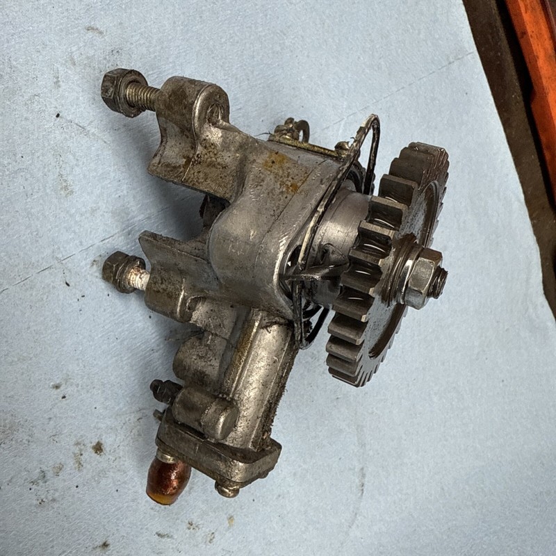 1980 Kawasaki 440 L/C LTD invader 4/6 TC 440C-A201 Motor Oil Pump Good
