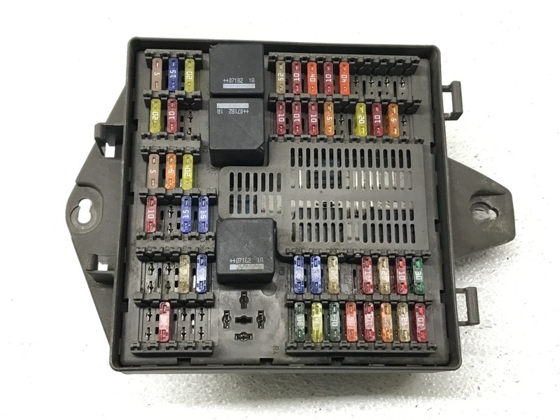 04-07 Jaguar XJ8 VDP X350 Rear Trunk Boot Fuse Relay Junction Box OEM