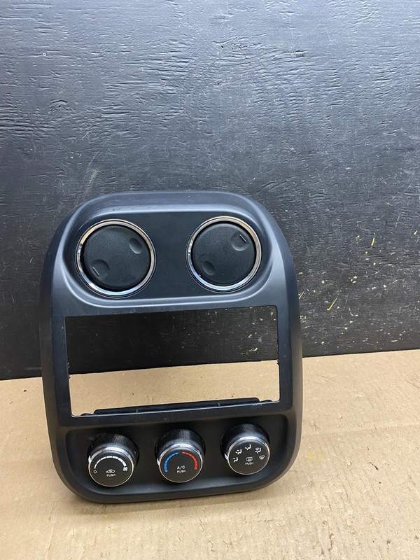 2011 to 2017 Jeep Compass Dash Climate Temperature Control Radio Bezel T4871DG