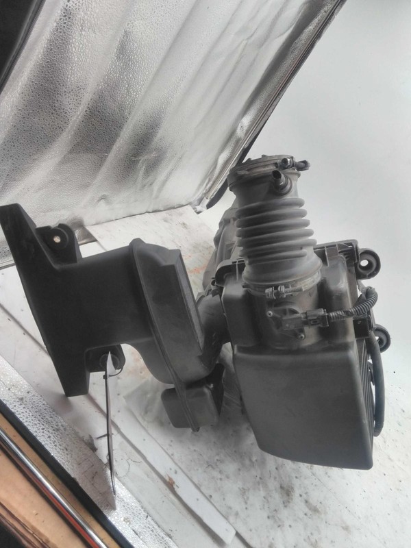 Used Air Cleaner Assembly fits: 2022 Mazda CX-5 2.5L AT Grade C