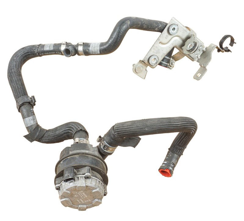 14-17 MASERATI QUATTROPORTE ENGINE WATER PUMP W/ HOSE OEM