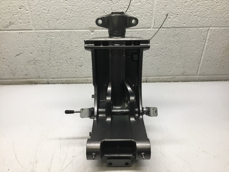 T1 Nissan 30hp NSF30AS/N 30643 Swivel Bracket 3R05772150