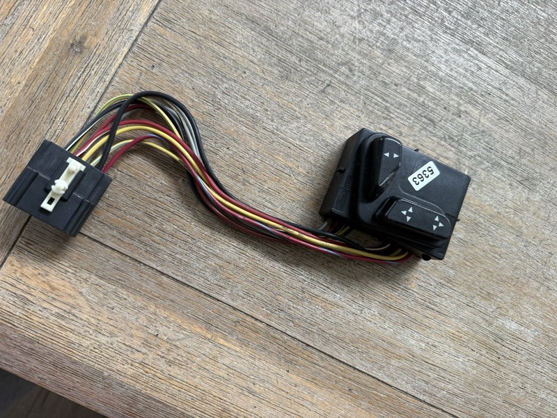 5W1T-14B709-CAW 04-11 Lincoln town car Ford Driver Front Left Power Seat Switch