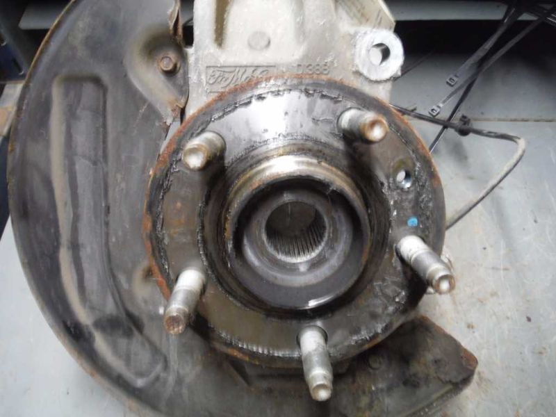 05 06 07 FIVE HUNDRED HUB FRONT 80635