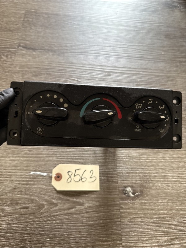 INTERNATIONAL AC CONTROL PANEL - P/N:3545543C3