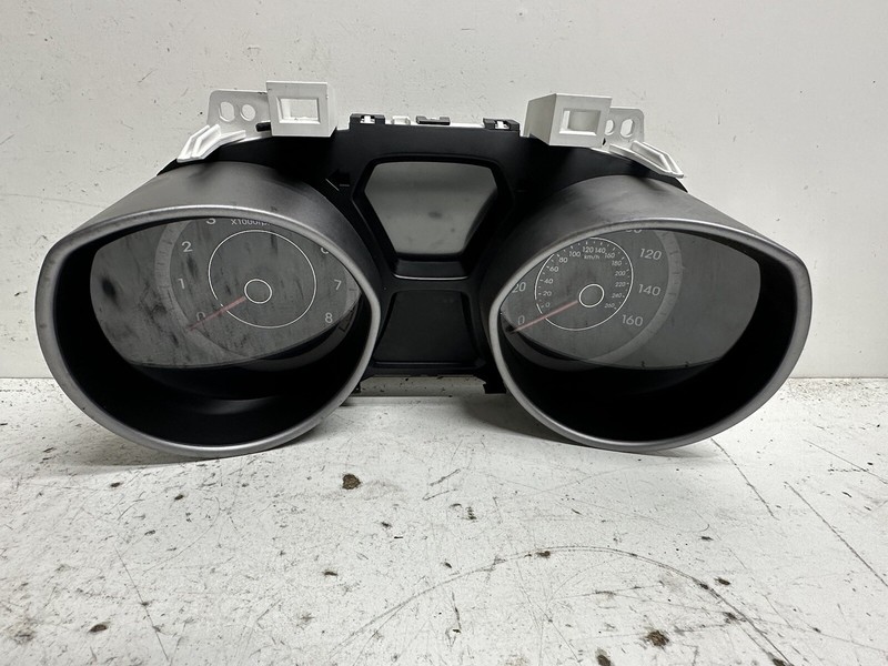 2014-2016 Hyundai Elentra 1.8L SDN A/T Cluster Speedometer Tach Gauges Panel Oem