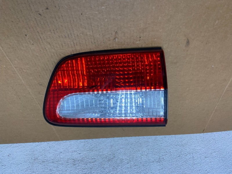 2001 - 2003 Toyota Sienna Right Passenger Rh Side Inner Tail Light OEM AD9094 DW