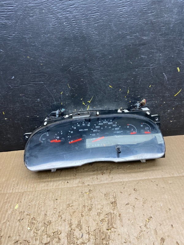 2006 Ford E350 Gauge Speedometer Cluster OEM v7841 DG