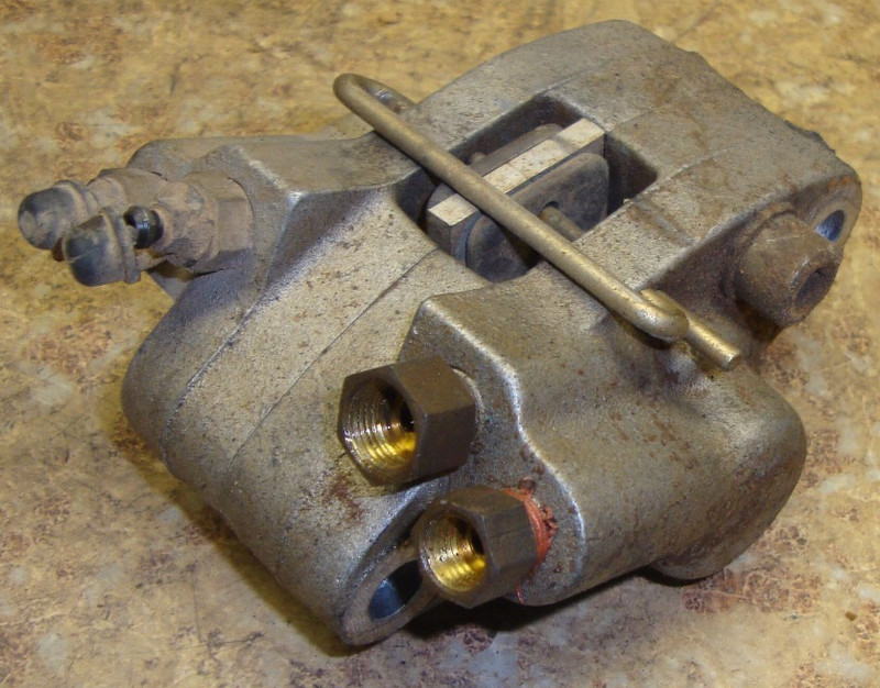 2002 Polaris Sportsman 500 HO 4x4 ATV Rear Disk Brake Caliper Back Center N9