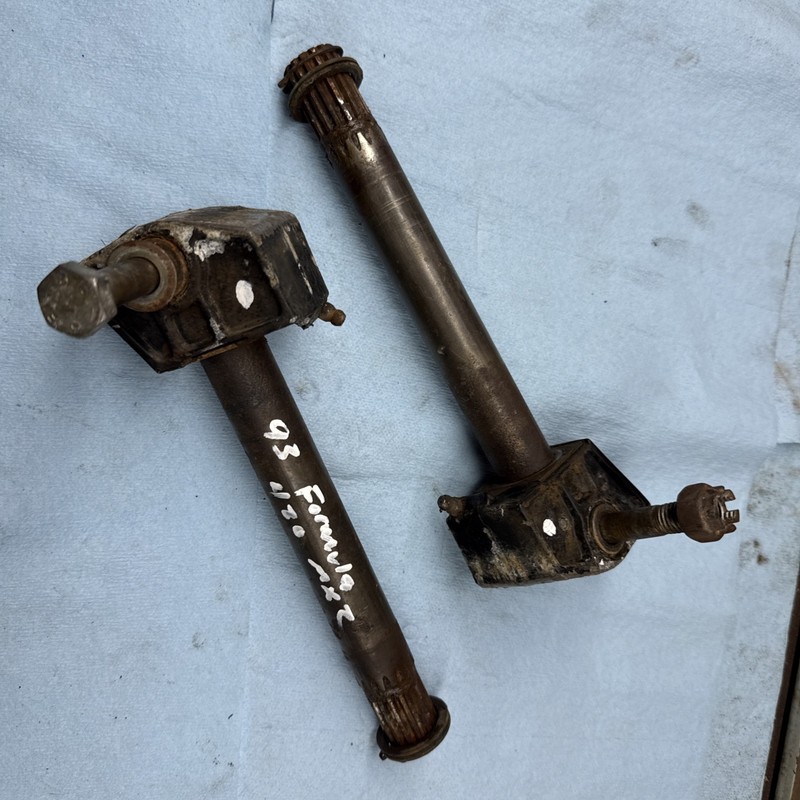 1993 1994 Ski-Doo Formula MXZ 470 Snowmobile Front Suspension Ski Spindles