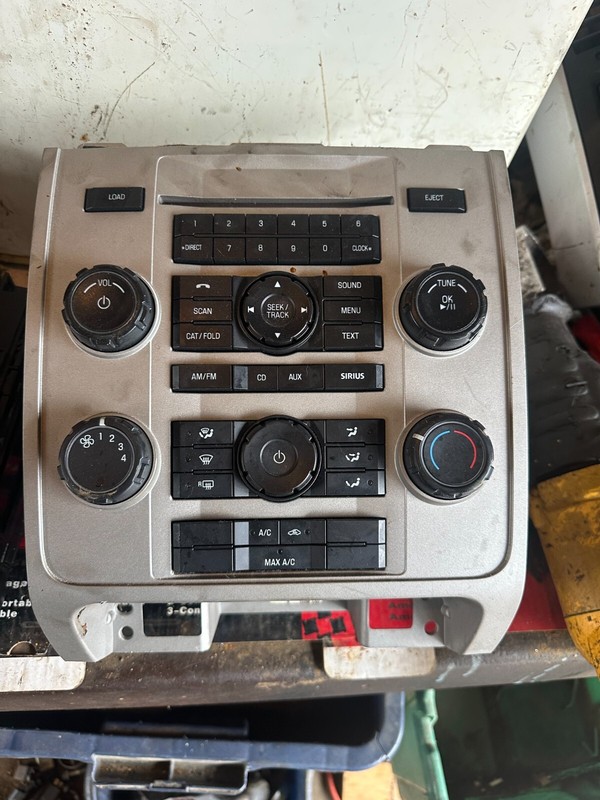 09 FORD ESCAPE MARINER OEM RADIO STEREO CD PLAYER W/ CONTROLS 9L8T-19C157-BB