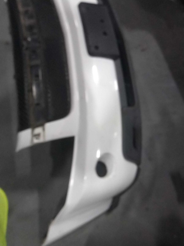 2007 Chevrolet Equinox White Front Bumper Assembly OEM Minor Scratches