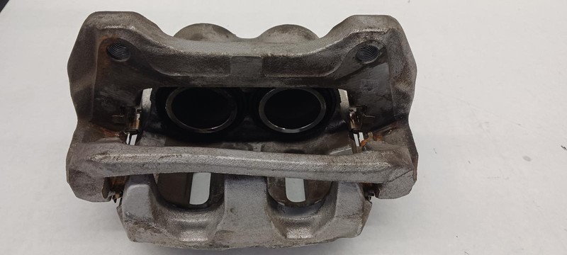 2022 HONDA PASSPORT Right passenger Caliper front OEM 13k miles 19 20 21 22 23