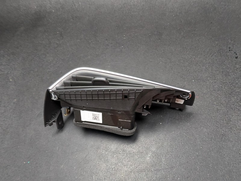 Dashboard Right Vent Grille 2022 Buick Envision 39102585 2021 2023
