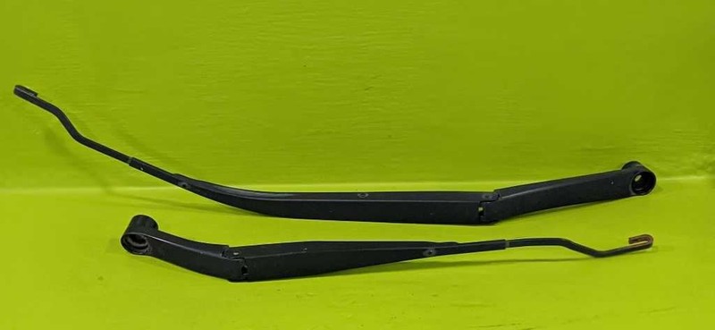 12 RIO HTBK DRIVER LEFT/PASSENGER RIGHT WINDSHIELD WIPER ARM (PAIR) OEM 3835-24