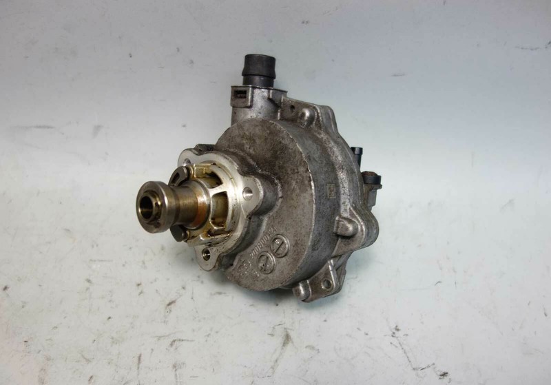 2011-2012 BMW N55 6-Cylinder Turbo Engine Vacuum Pump w Sprocket USED OEM