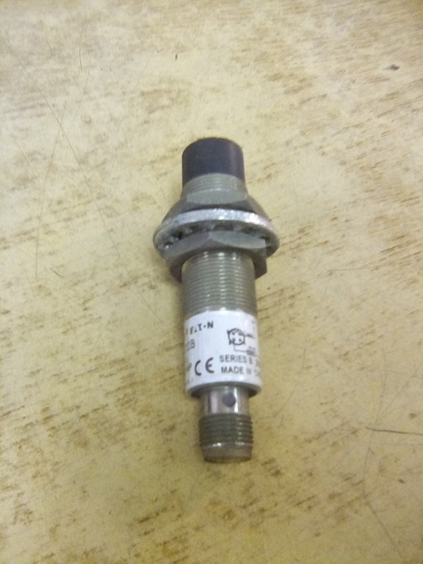 Cutler-Hammer E57-18GU08-DDB Series B Proximity Sensor