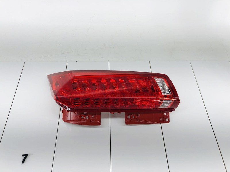 10-16 CADILLAC SRX REAR RIGHT SIDE OUTER TAILLIGHT LIGHT BRAKE STOP LAMP OEM