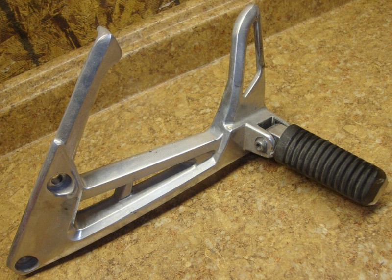 2001 Yamaha FZS1 FZ1 FZ 1 FZS1000 1000 Fazer Left Rear Foot Peg Pedal Back 01