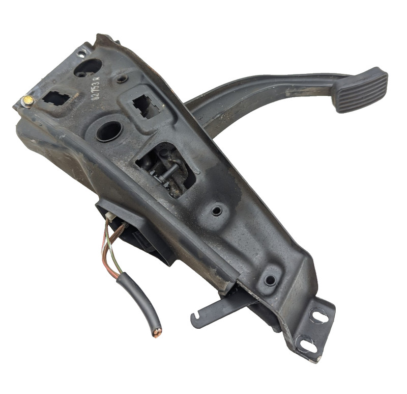1981-1984 MERCEDES W126 E brake pedal assembly oem