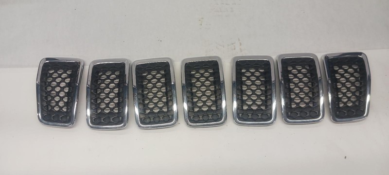 19-'23 JEEP CHEROKEE upper Grille inserts Set of 7 OEM Grade B