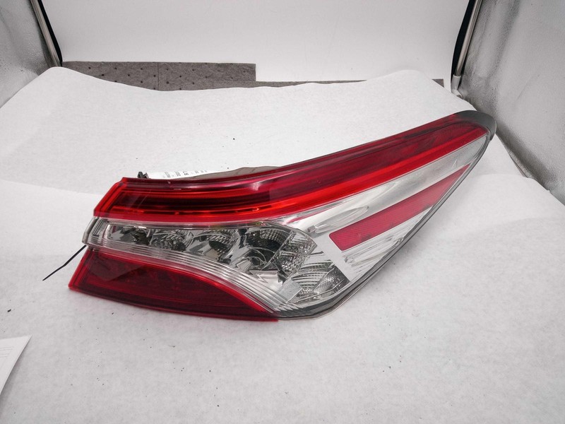 2018 Toyota Camry Right Tail Light Assembly Red OEM 653705 39K Miles