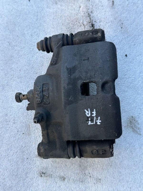 1984 1985 HONDA ACCORD RIGHT PASSENGER SIDE FRONT BRAKE CALIPER