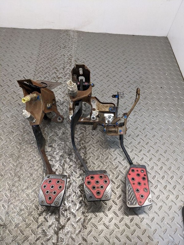 94-01 INTEGRA 5 SPEED MANUAL PEDALS W/ SLAVE & CLUTCH OEM 1182851