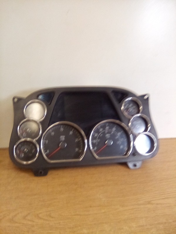 Peterbilt 379 Q43-6080-1-2-021C Instrument Cluster