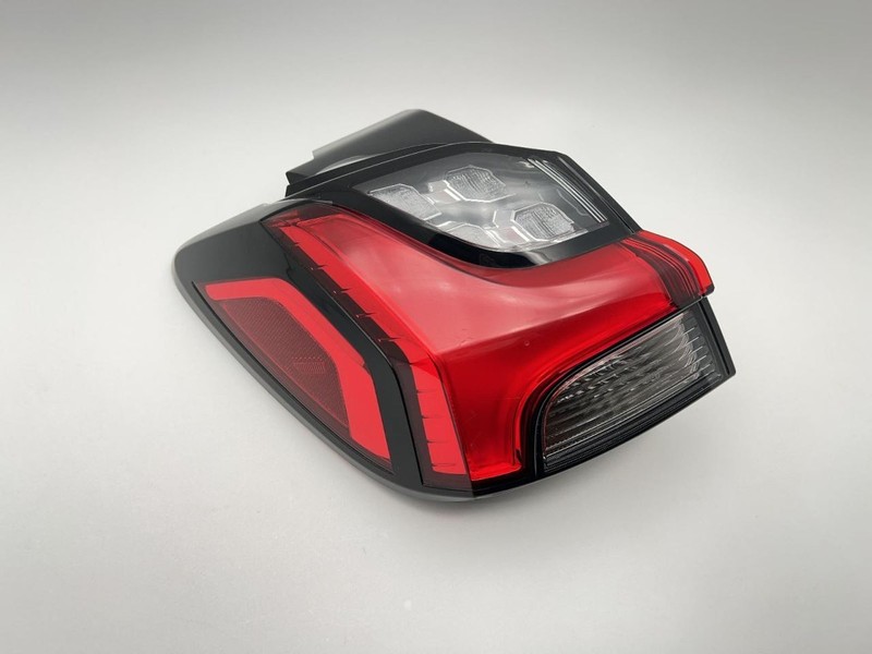 2020 MITSUBISHI OUTLANDER LEFT TAILLIGHT QUARTER MOUNTED SCRATCH 27K SPORT 43121