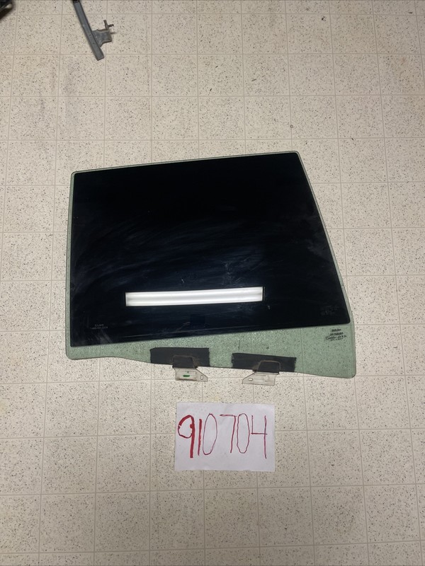06 07 08 09 10 11 Cadillac DTS PASSENGER RIGHT REAR WINDOW DOOR GLASS 25758088