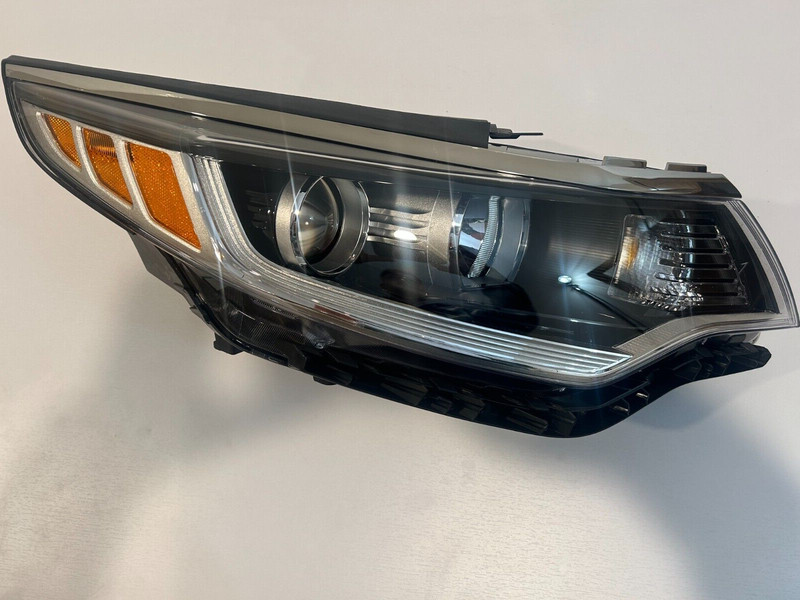 OEM 2016-2018 Right Passenger Side Halogen Headlamp For KIA Optima 92102-D5000