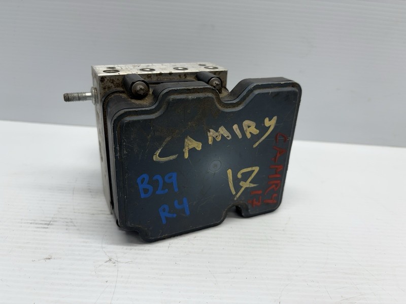 15-17 Toyota Camry ABS Anti Lock Brake Pump Modulator Assembly OEM 44540-06180