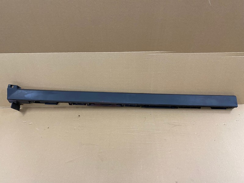 2017-2020 JAGUAR F-PACE RIGHT PASSENGER SIDE ROCKER PANEL SIDE SKIRT OEM LOT668