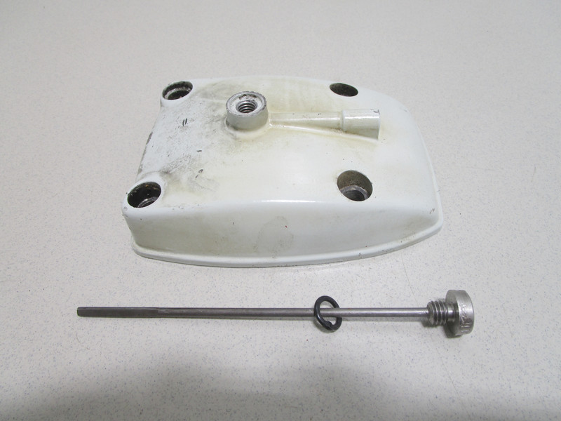 832667 Volvo Penta AQ 280 270 Upper Gear Case Housing Cover Cap
