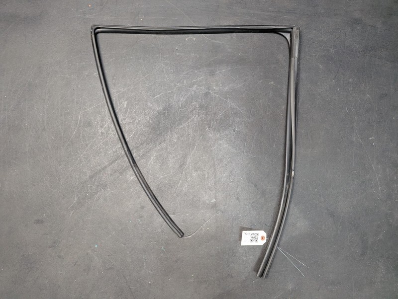 Rear Right Door Window Glass Run Channel 2020 Toyota RAV4 68142-0R051 2019-2024