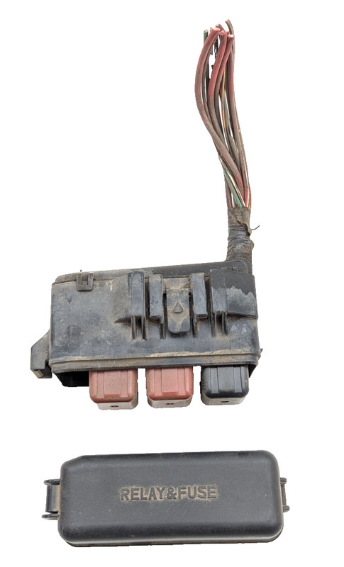 2000-2003 LEXUS RX300 ENGINE FUSE RELAY BOX