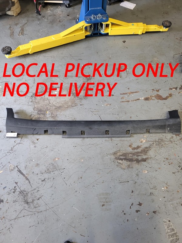 Used Oem Ford Passenger Skirt Rocker Panel Molding for 2018-2021 Ecosport SE
