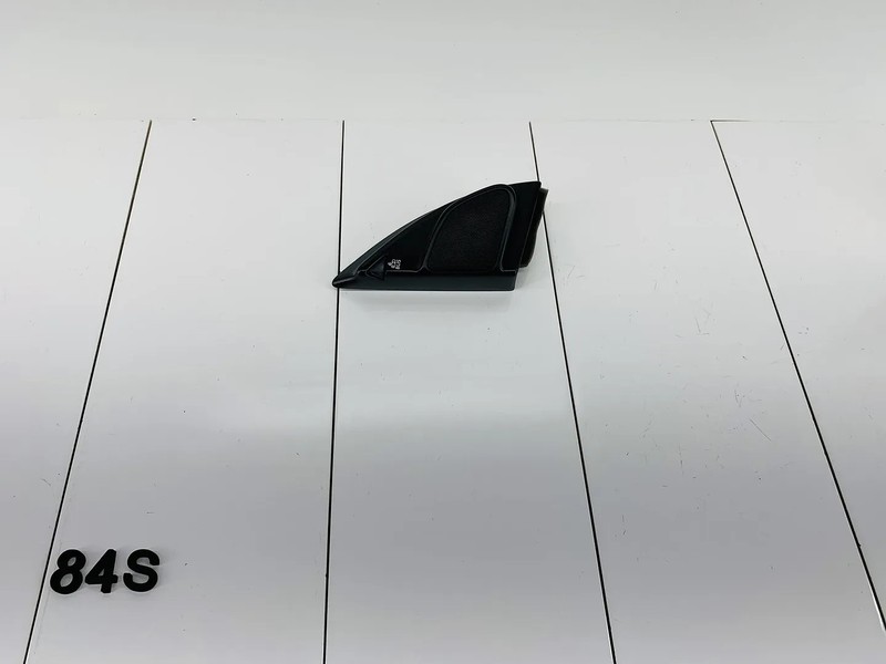 10-17 VOLVO XC60 FRONT LEFT DRIVER SIDE DOOR CORNER TRIM COVER & SPEAKER OEM