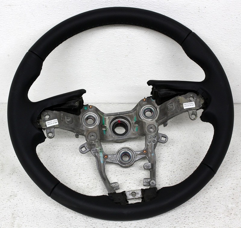 New Old Stock OEM for Hyundai Santa Fe 50113-S1200 Black Steering Wheel Marks