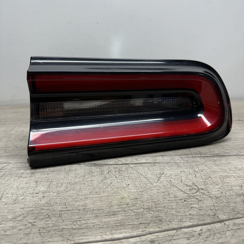 68174068 I 2015 - 2020 DODGE CHALLENGER RH PASSENGER LED TAILLIGHT OEM RR