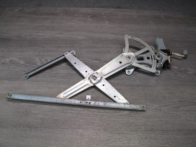 1998-2007 LEXUS UZJ100 LX470 FRONT RIGHT PASS SIDE WINDOW REGULATOR W/ MOTOR