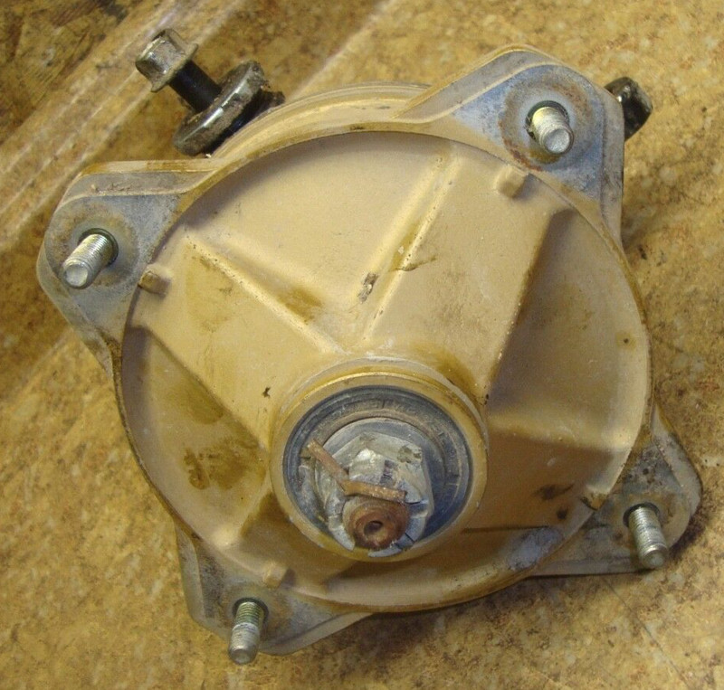 1986 Yamaha Moto-4 YFM225 YFM 225 ATV Knuckle Left Front Brake Spindle Hub Lug