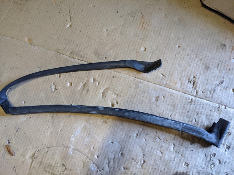 Right Rear Door Rear Weatherstrip AE93-7428124 2013 Lincoln MKT 2010-2018 2019