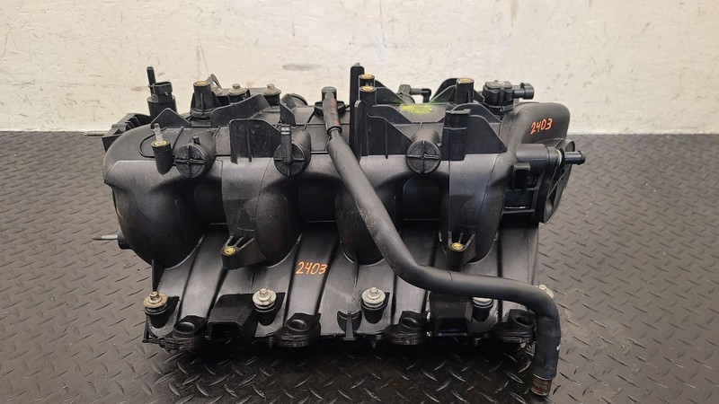 99-02 Chevrolet Silverado 4.8L 5.3L 6.0L Engine Air Intake Manifold OEM 17113697