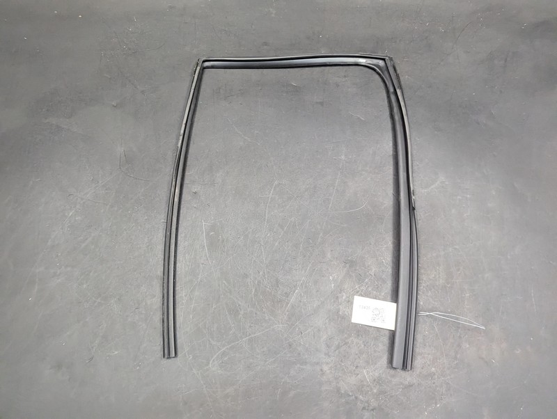 Rear Right Door Window Glass Run Channel 2021 Toyota C-HR 68142-F4010 2018 -2022