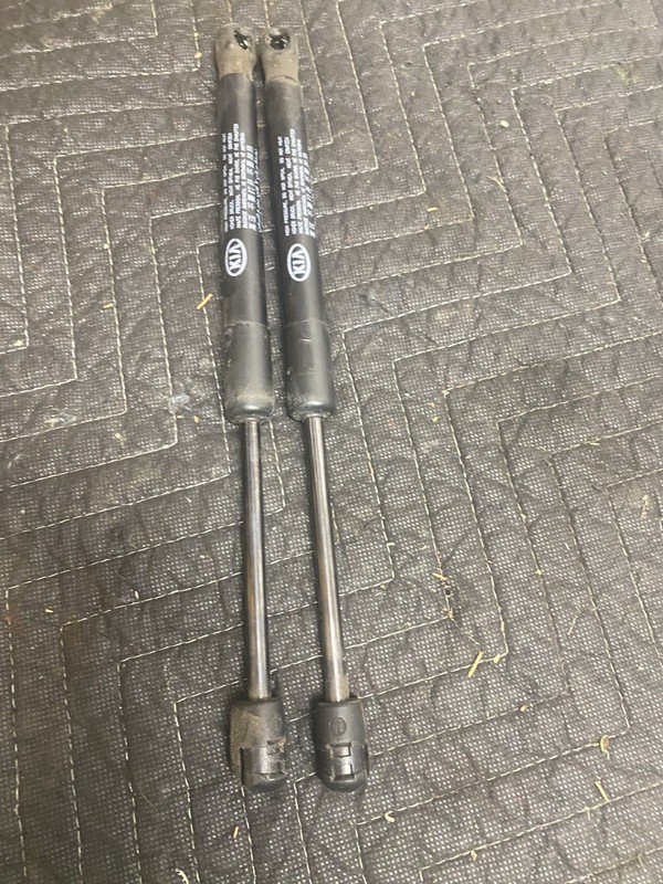 2017 Kia Sorento LX Left And Right Hood Shocks OEM 81161-C6000