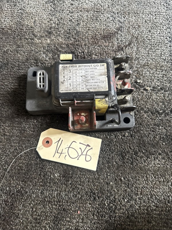 Freightliner Cascadia Fuse Junction Box Module- P/N Missing