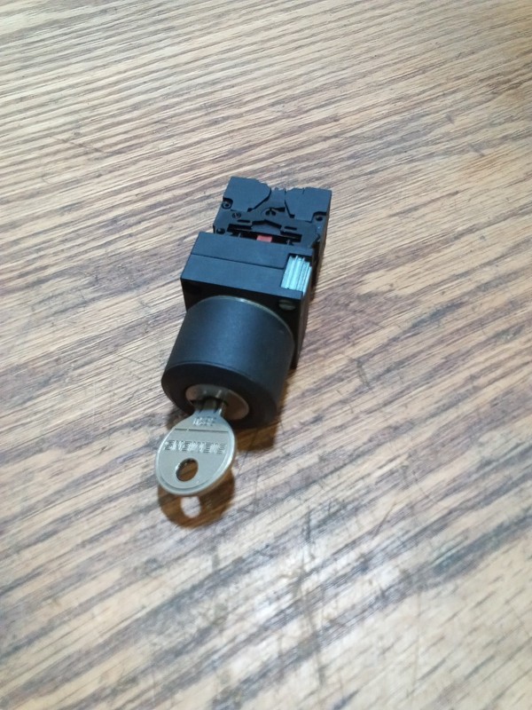 Siemens 3SB3403-0B Position Key Switch W/Key
